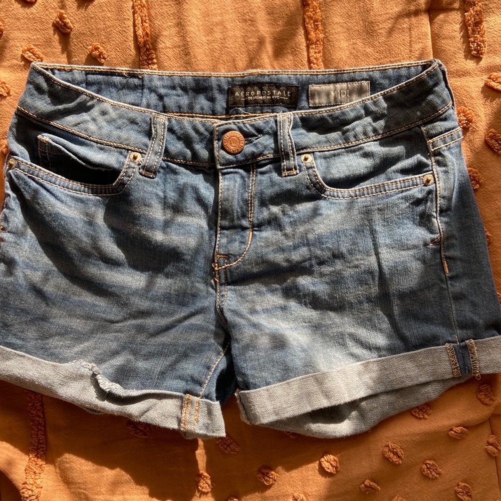 Mid high waisted shorts